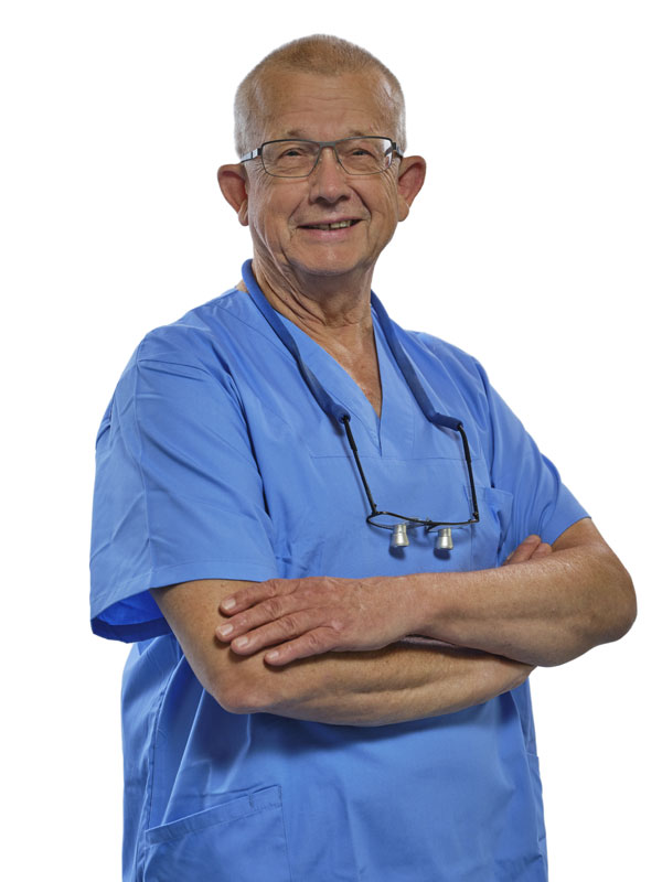 Dr. Reinhard Winkelmann ist seit 1980 als Zahnarzt tätig. Bei seiner Arbeit ist das Wohlbefinden seiner Patienten oberstes Gebot.